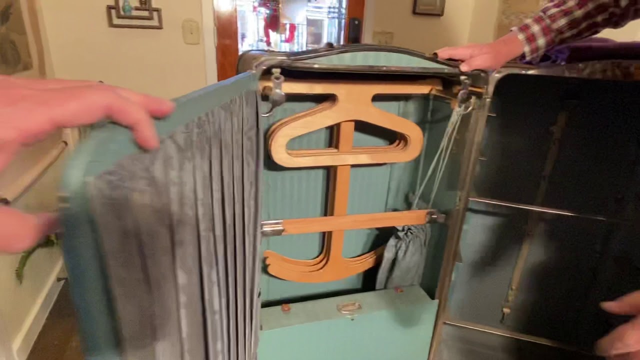 52 THINGS: Tour of the circa1940s Steamer Trunk