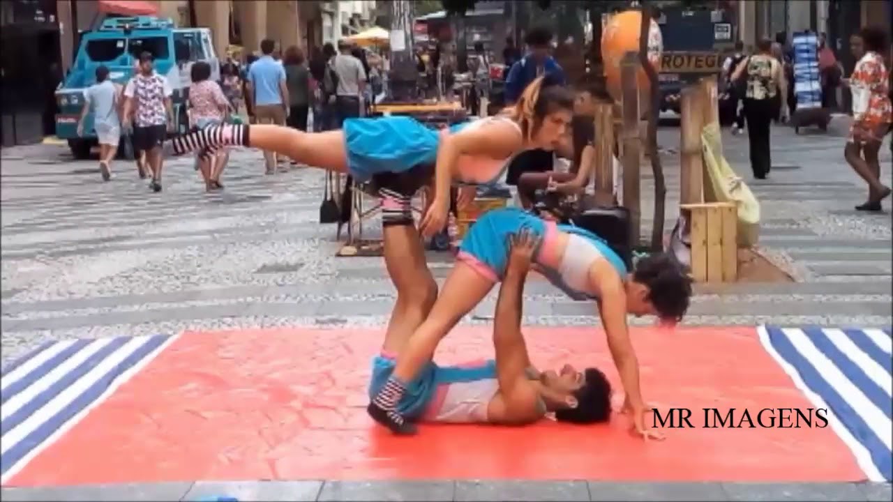 Trio de Argentinos apresentação de Acrobacia no centro de São Paulo Parte 02
