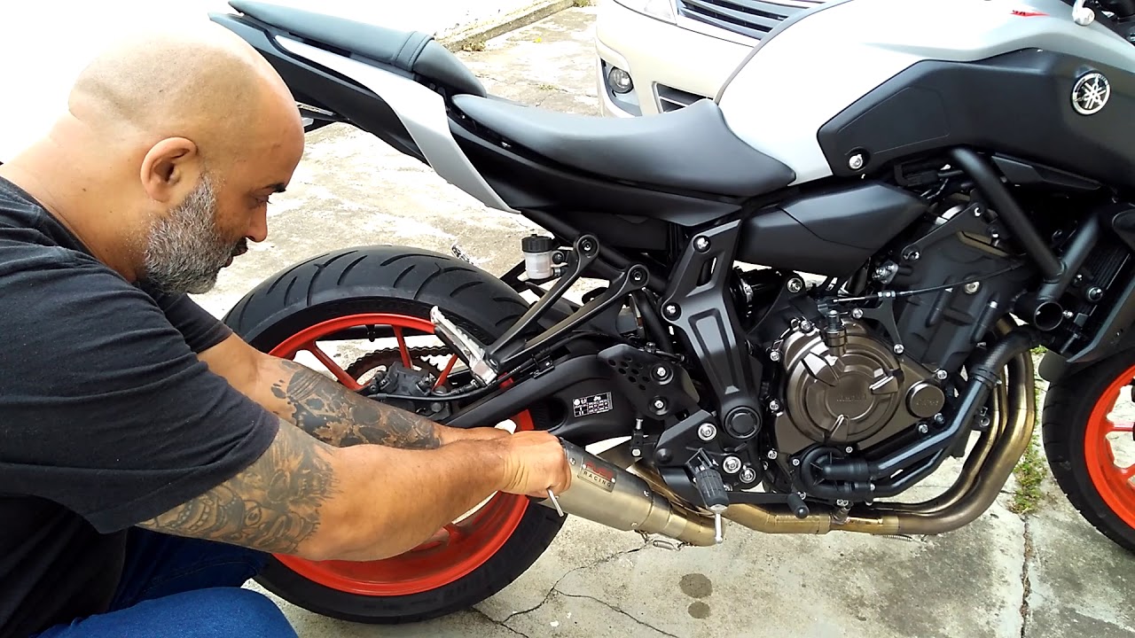 MT 07 com escape FUZE RACING