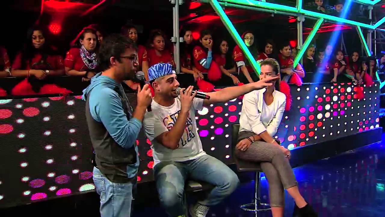 Las combatientes concursan en el baile de 'El Totó'