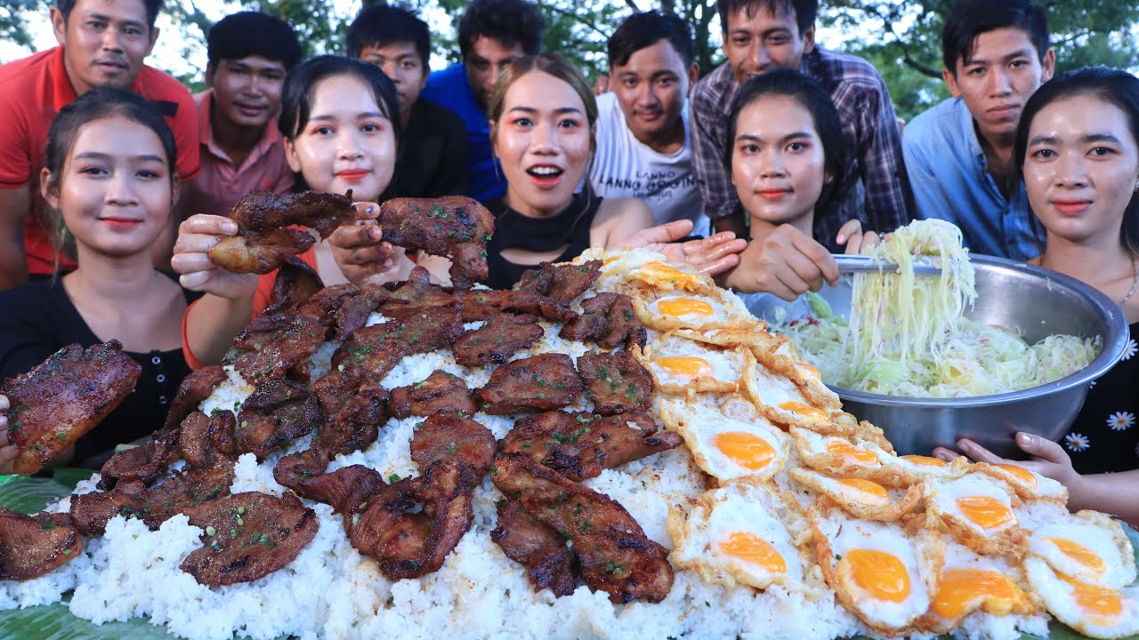 How to cook rice pork with papaya salad and egg in my village - Rice pork recipe