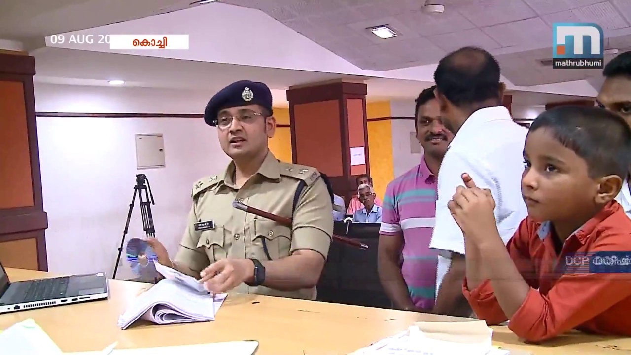 7-year-old Points Finger at IPS Officer, Says 