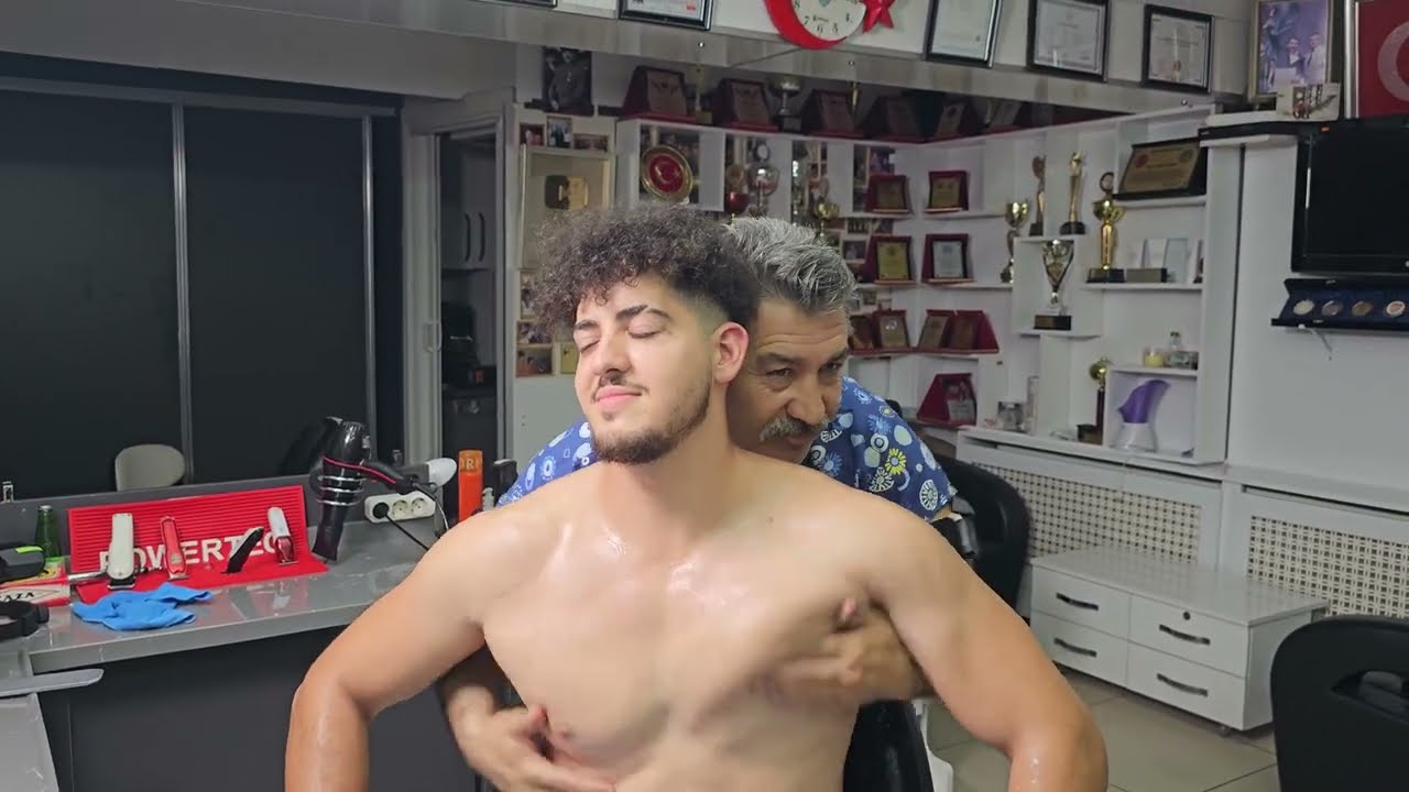 YOU HAVE NEVER SEEN SUCH RELAXING BACK MASSAGE.THE MOST RELAXING VIDEO IN THE WORLD WITH MUNUR ONKAN