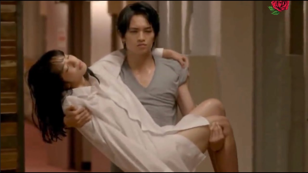 The school's bad boy has a crush on her and does anything to win her heart | Movie Recap 🌹