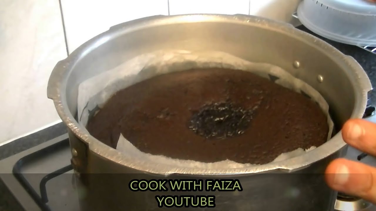 CHOCOLATE CAKE  (PRESSURE COOKER) | چاکلیٹ کیک | चॉकलेट केक | Cake Recipe By Cook With Faiza