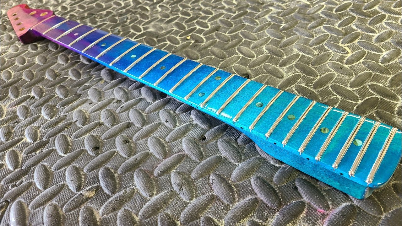 メイプル指板着色