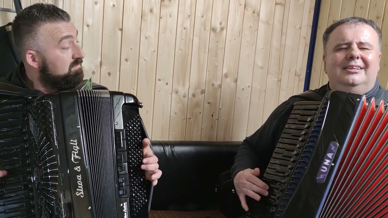Muhamed Šehić Hamić i Emir Duratović uživaju uz šapat harmonika i pune našu dušu