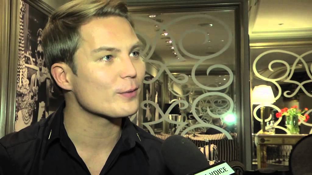 Cheekin tiedotustilaisuus ja The Voicen haastattelu (19.9.2013)