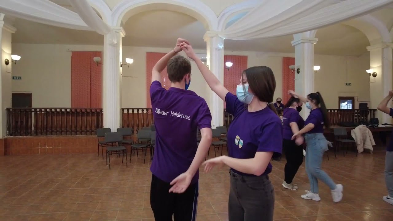 Probe der Billeder Heiderose mit Tanzlehrer Hansi Müller