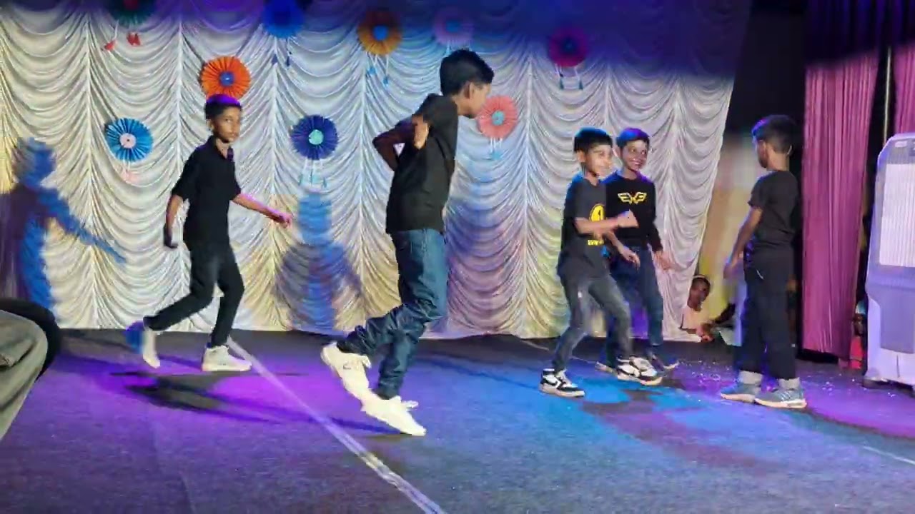 LP BOYS GROUP DANCE