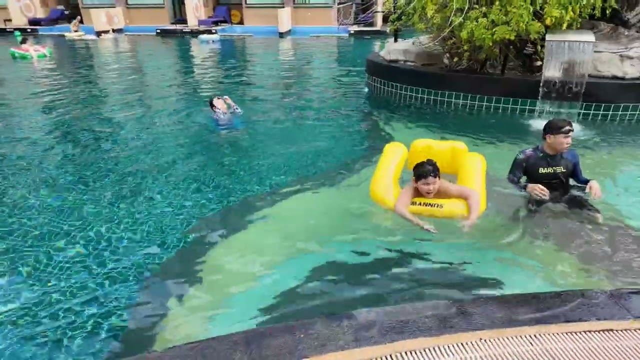 푸케여행2일차(2026.03.05) 호텔수영장에서🏊‍♂️