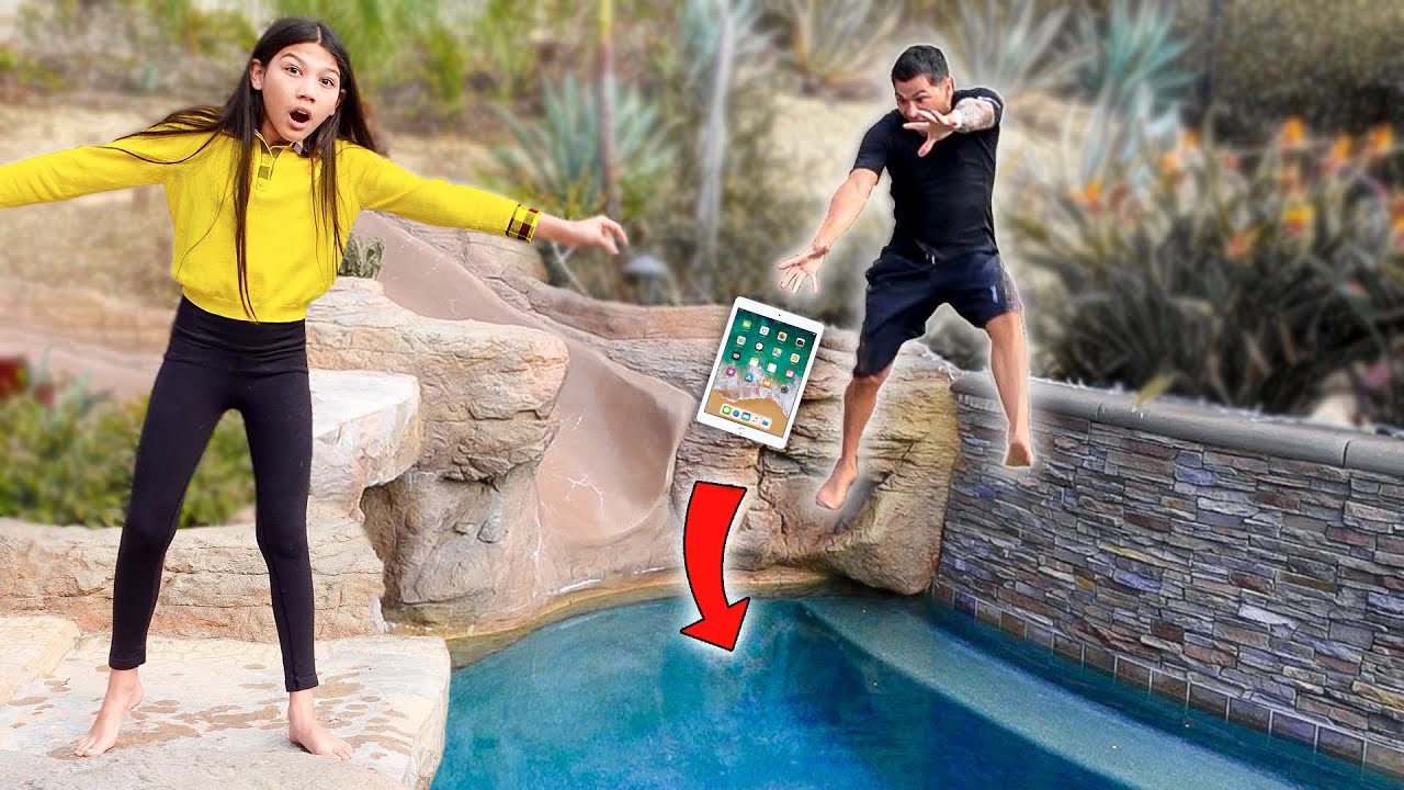 TXUNAMY THROWS iPAD INSIDE THE SWIMMING POOL!! | Familia Diamond