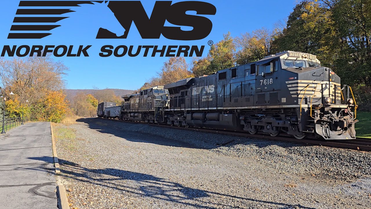 Norfolk Southern freight trains at Lewistown, PA (11/01/2024)