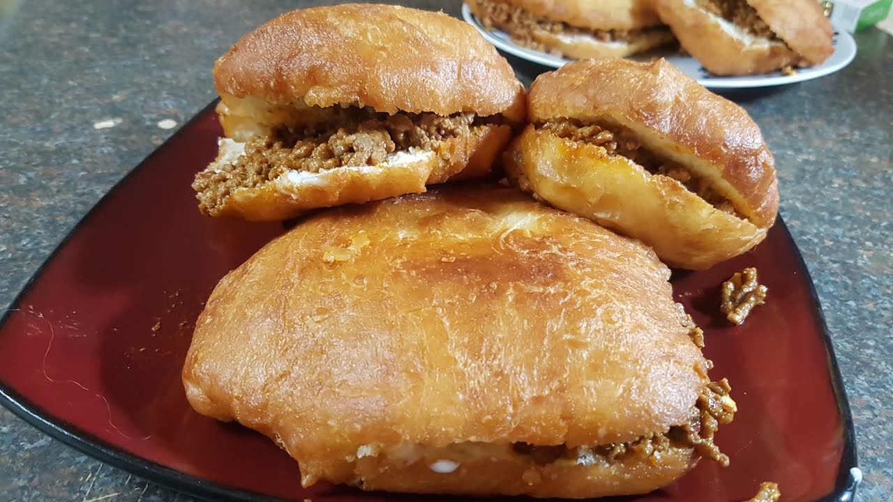South African Traditional Fat-Cake (Vetkoek/ Amagwinya / Puff Puff) & curry mince - the best Recipe!
