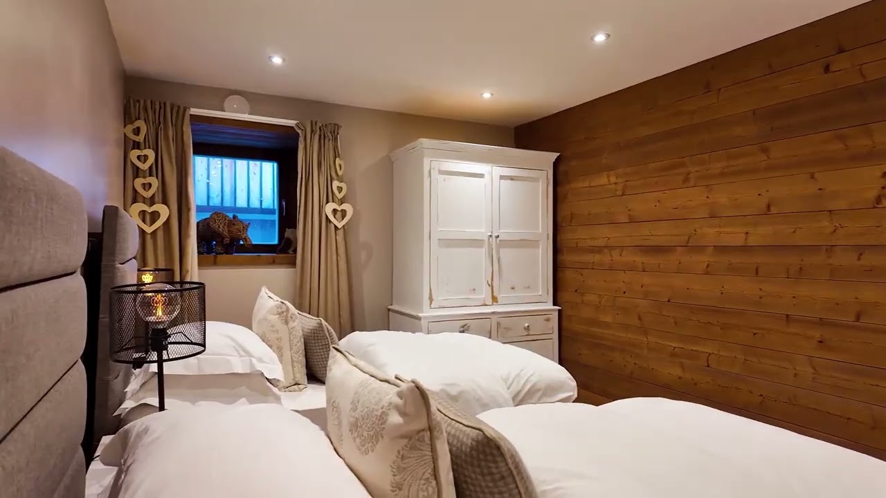 Mountain Holiday Rentals (Chalet Abeille)