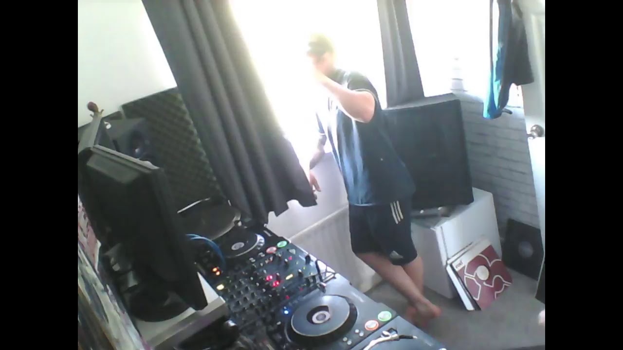 Dj Wisdom & Focus  - 22nd July 2018 - Shweatoiiinnn Sunday!