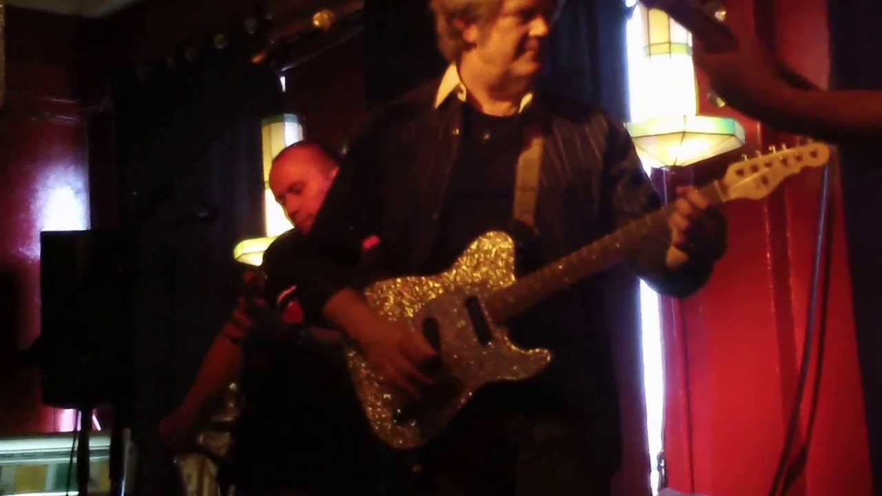 John Jorgenson - She don't love nobody (John Hiatt / Nick Lowe) - Mystiek Theater Enschede 20mei2013