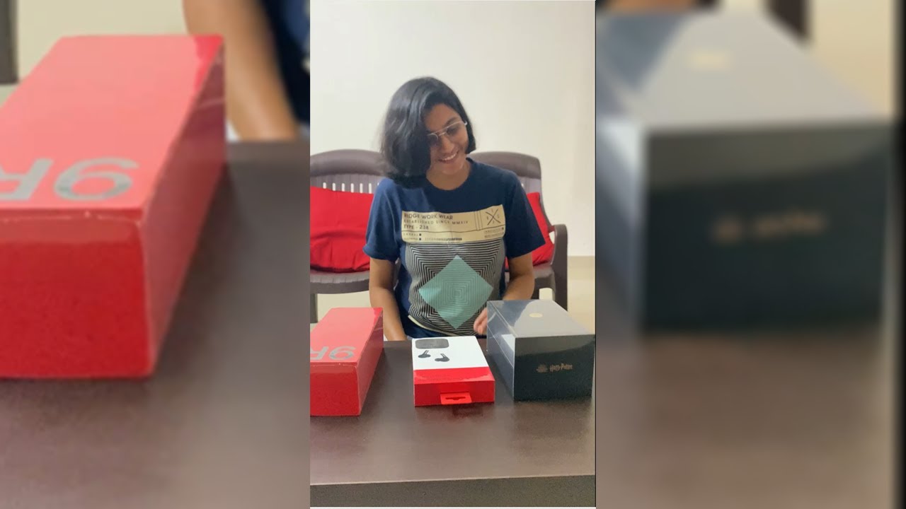 Surprising NewtSP 💕 with a new PHONE 📱 & watch ⌚ #shorts #newtsp #karuppuvellai #gamingcouple