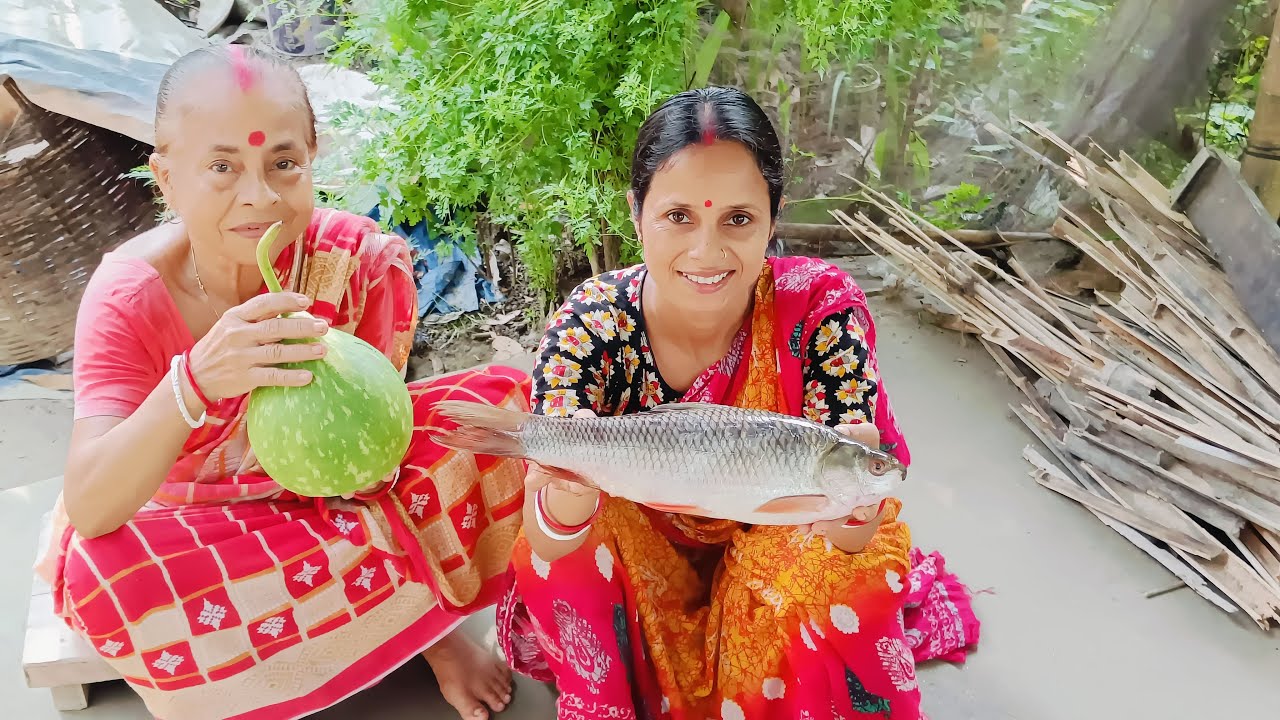 কচি লাউ দিয়ে দেশী রুই মাছ রান্না | rui macher jhol recipe | bengali fish curry recipe