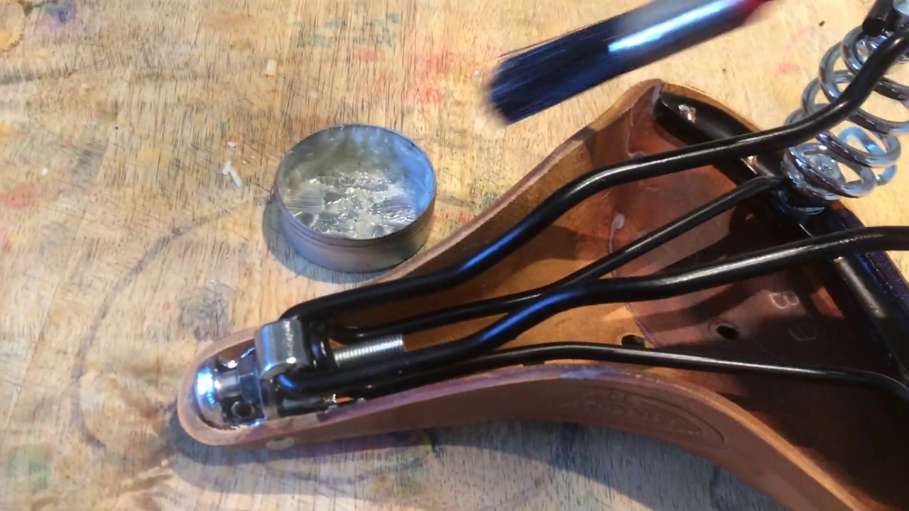 Applying Brooks Proofide to B67 Saddle