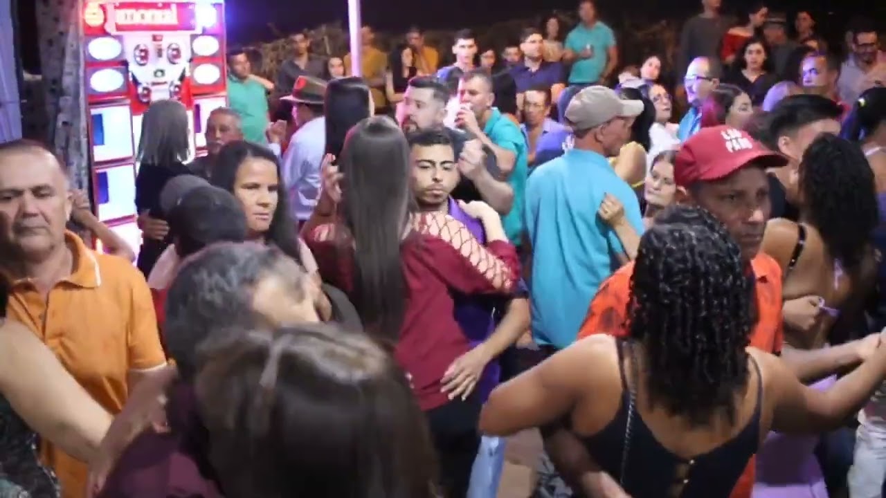 Vamos dança Forro #passossertanejos #Mamonas #roça #vidanaroça #minasgerais #vidareal  #mulherbonita