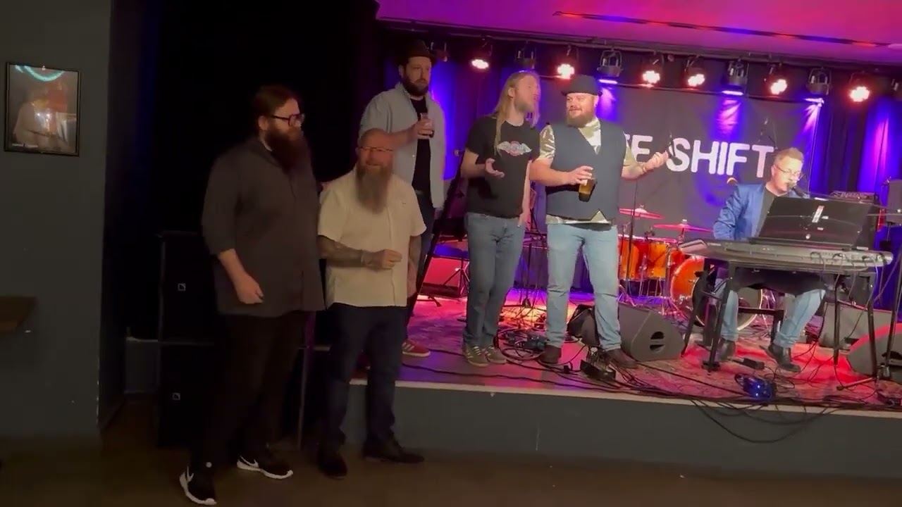 Tomsen Tonajt live på Musikhuset Dexter, Odense marts 2024.