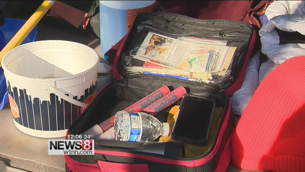 Tips on how to make an emergency winter car kit