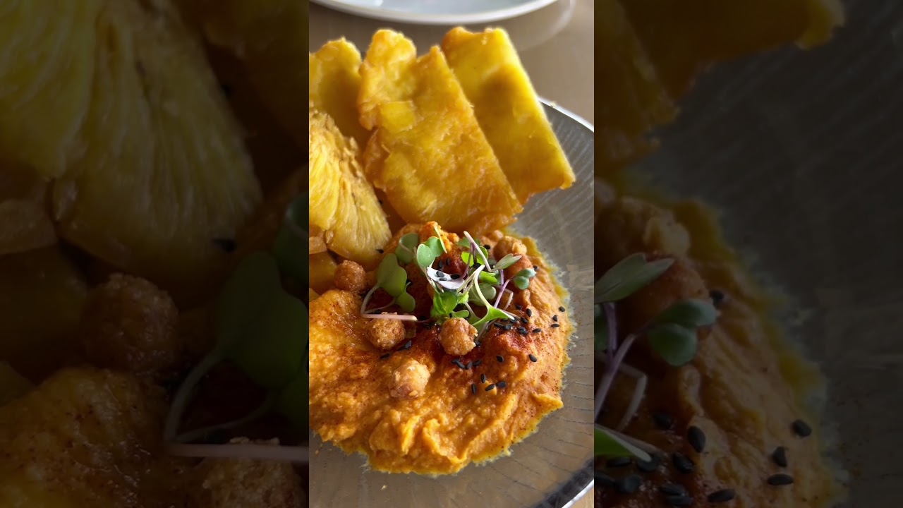 Wailulu Bar & Grill has some of the best and freshest vegan options. #vegandisney #disney #foodie