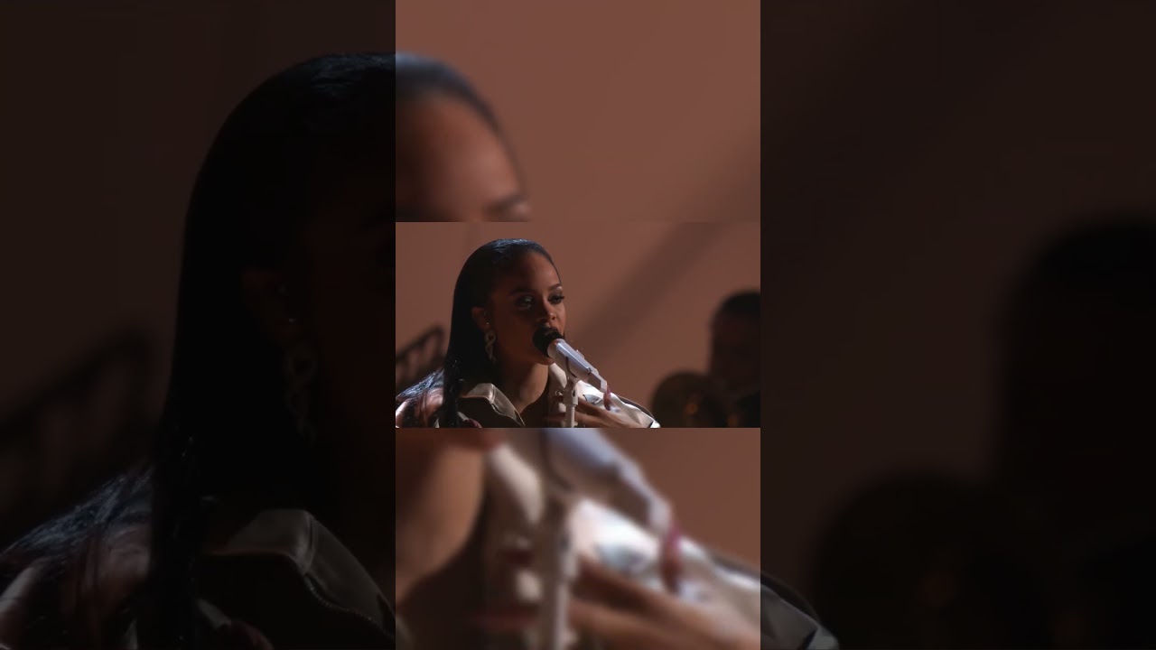 Rihanna - Stay  (Live From The 2016 MTV VMAs)  