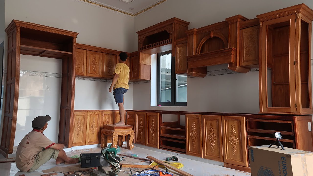TỦ BẾP GỖ TỰ NHIÊN CAO CẤP 2024