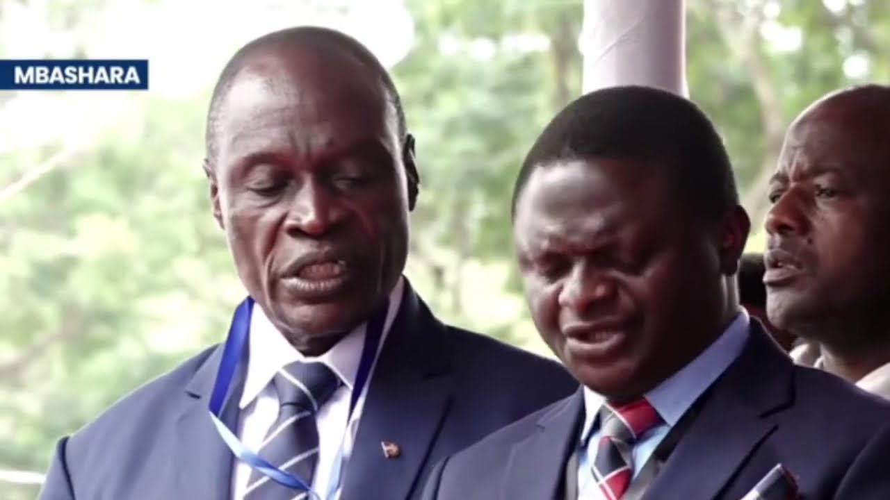 WACHUNGAJI WAOMBA KWA MFUMO WA WIMBO KUWAOMBEA WALIWEKEWA MIKONO- BUNDA- MARA