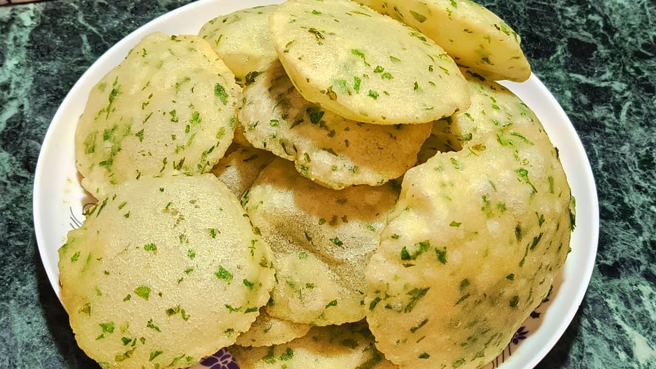 चावल की खस्ता  पूरी कचौरी के स्वाद वाला नाश्ता / Rice Flour Puri /Lovely's kitchen 
