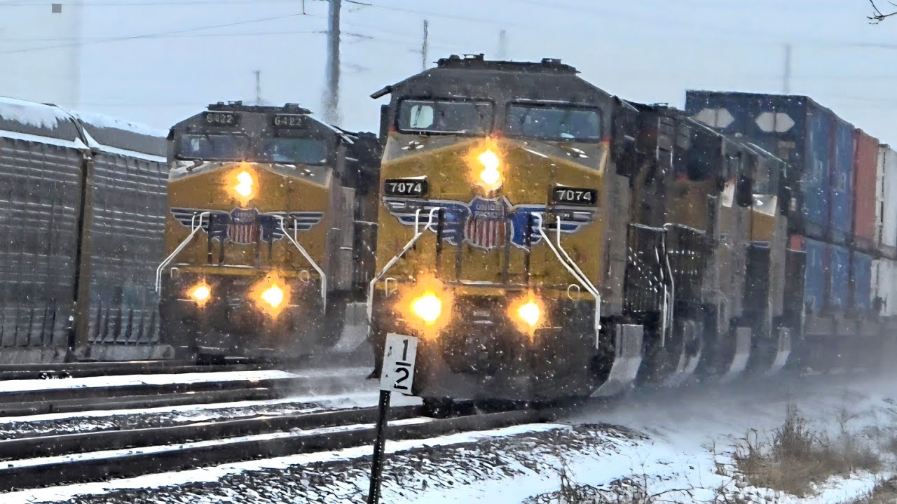 [HD] UP TRAINS IN A HEAVY JANUARY SNOW STORM IN KC! SD70AH TIER 4 LEADER, TRAIN MEETS & MORE!