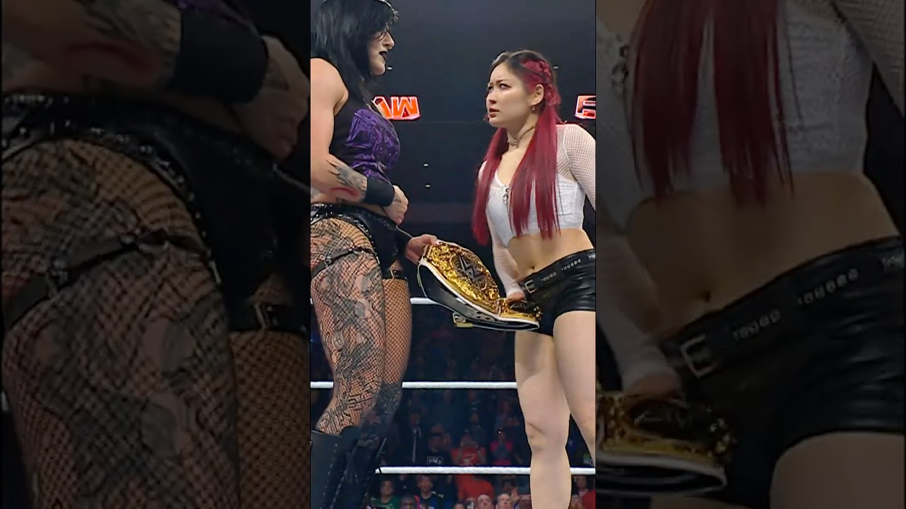 No c&oacute;ż, co tu mamy&hellip; 👀 #WWERaw