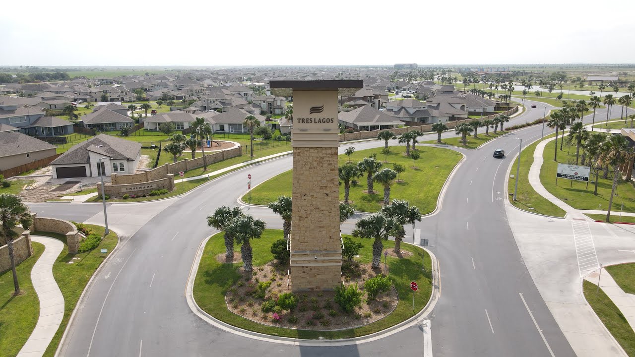 Tres Lagos Community
