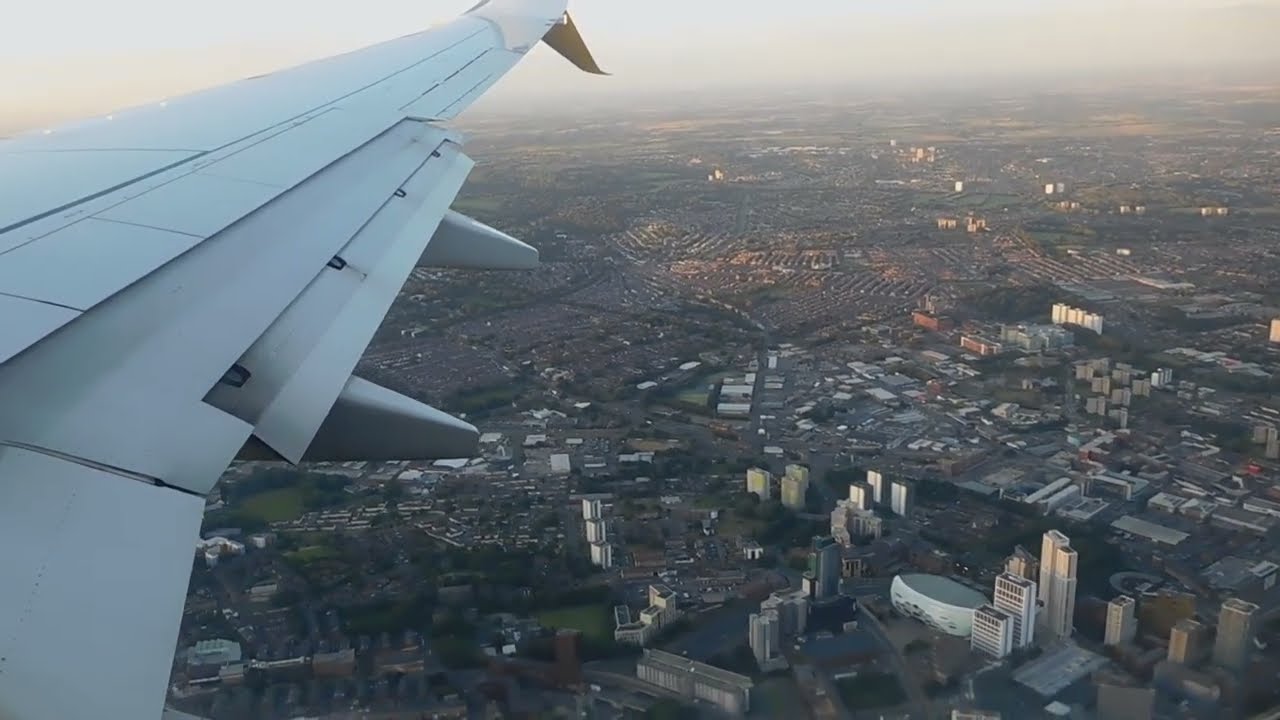 Ryanair Boeing 737-800 Landing at Leeds Bradford Airport Runway 32