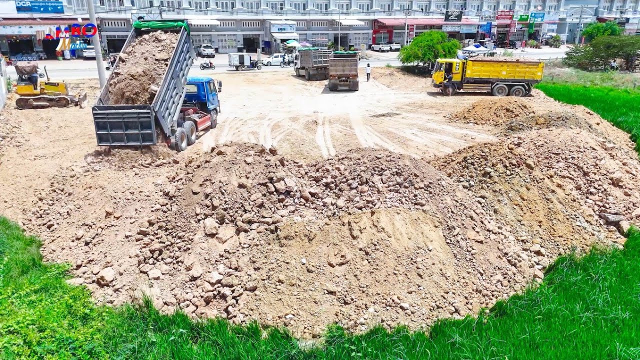 Wonderful SHOW Landfillng by Excellent Skill Driver 5T Dump Trucks unloadong soil & Dozer D32P push