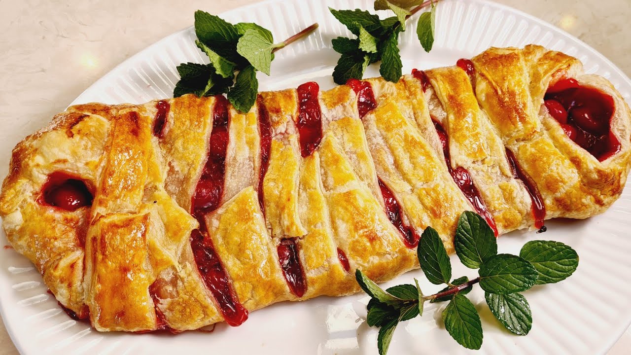 Слоёное тесто с вишнёвым сливочным сыром и плетенкой