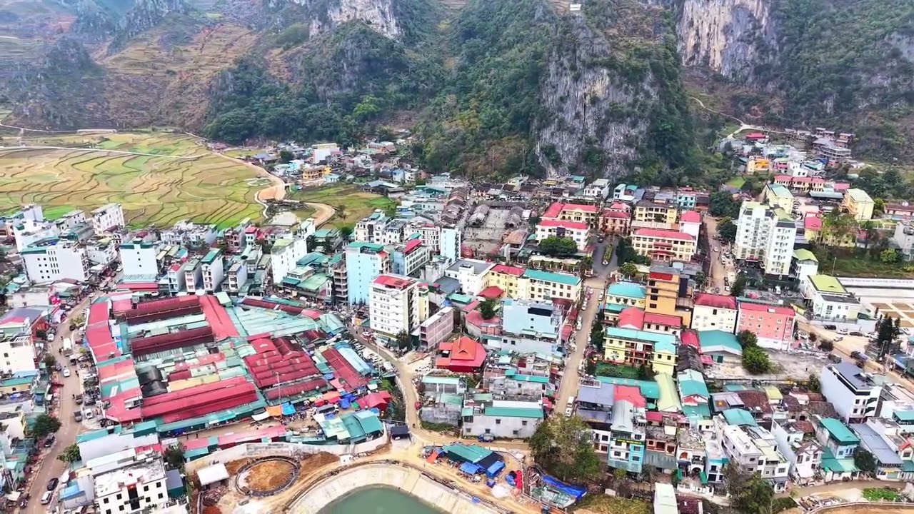 HÀ GIANG QUÊ HƯƠNG TÔI - TOÀN CẢNH THỊ TRẤN ĐỒNG VĂN, HÀ GIANG QUA GÓC NHÌN FLYCAM 