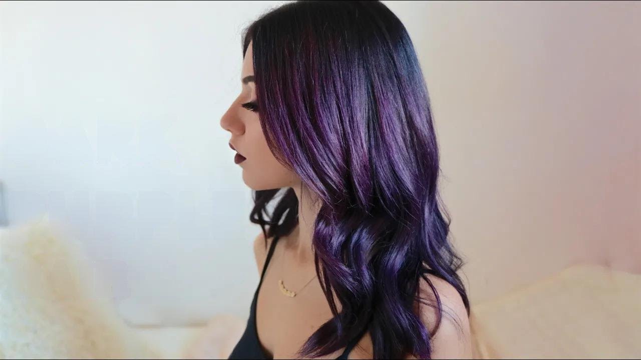 Cómo teñir tu cabello de morado oscuro en casa