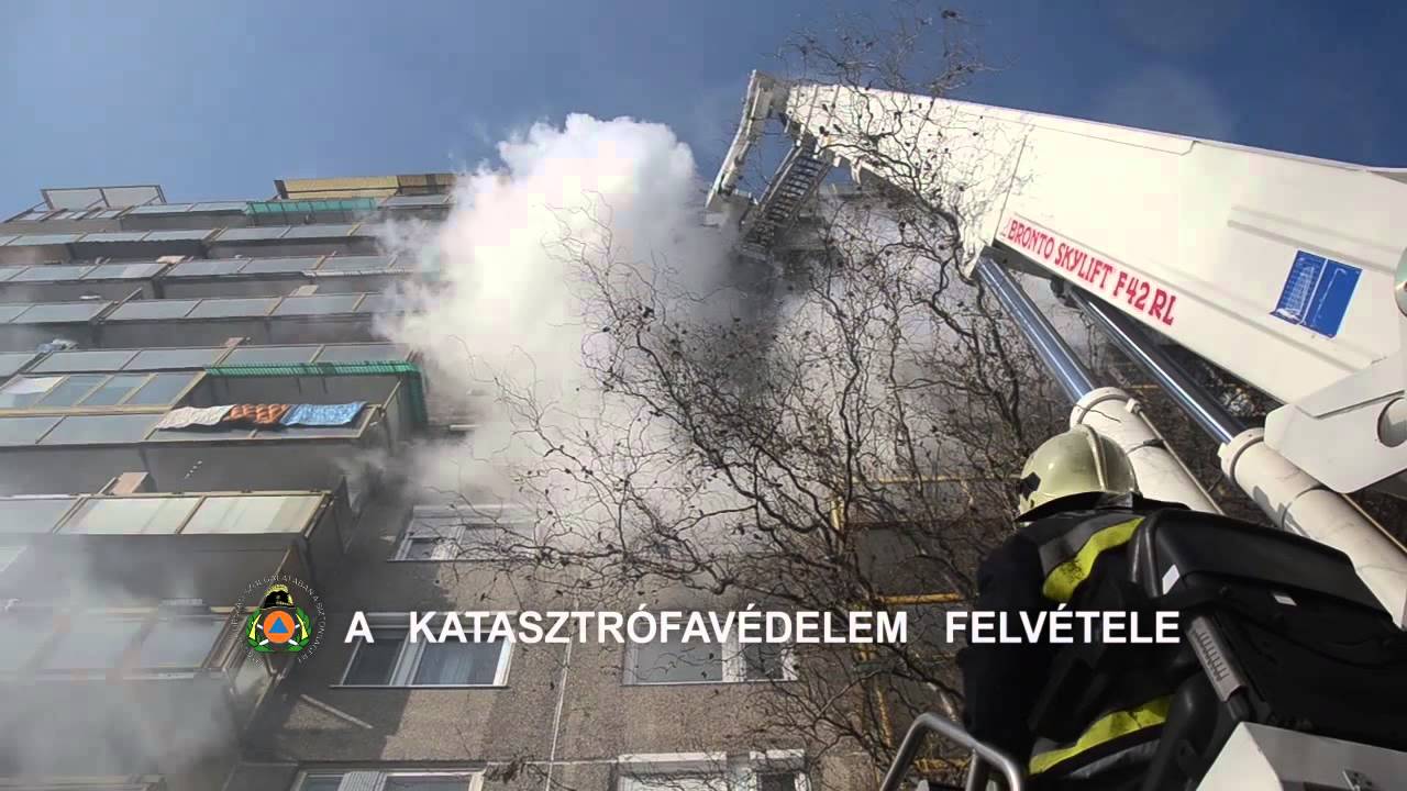Lakástűz a nyolcadik emeleten