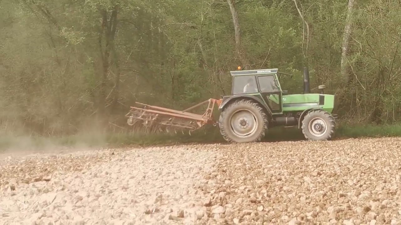 DEUTZ DX 110 mit Krümler
