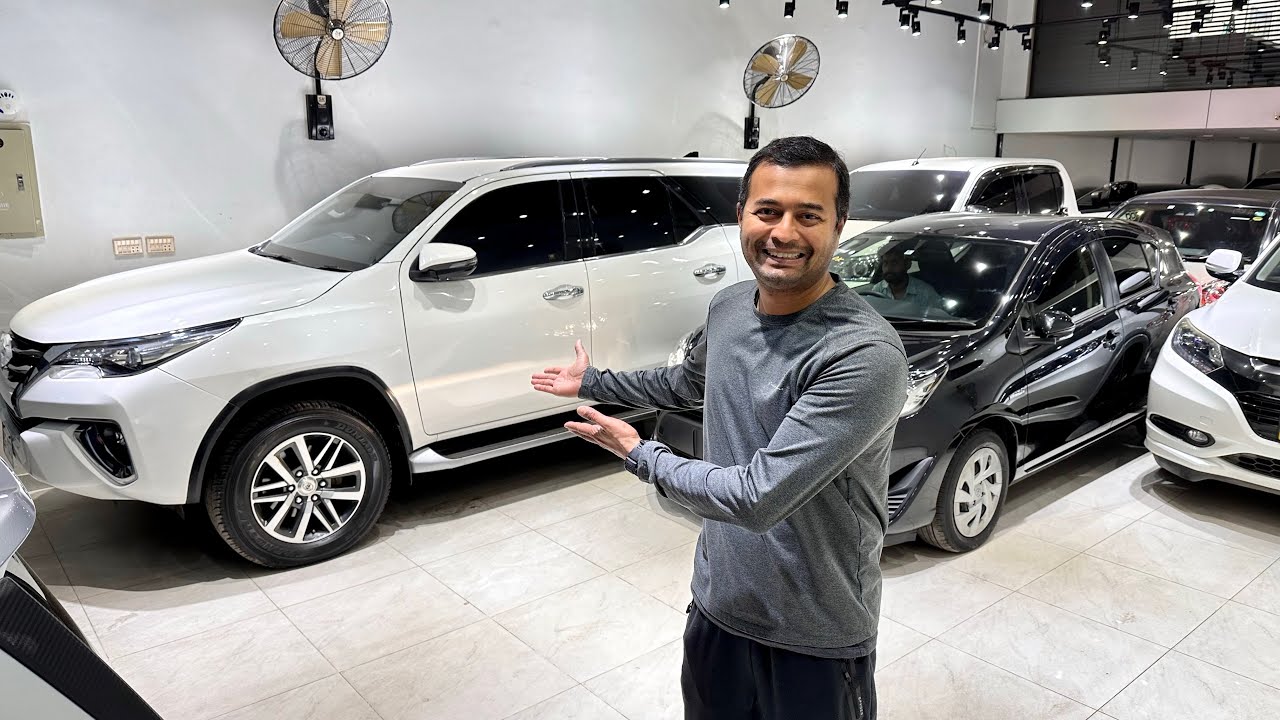 Gariyan dekhne agaya 🚘🤩
