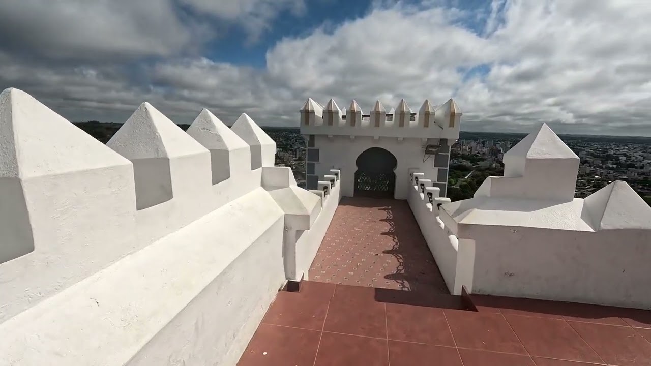 El Castillo Morisco, ubicado en la cima del Parque Independencia en Tandil bs as argentina !!