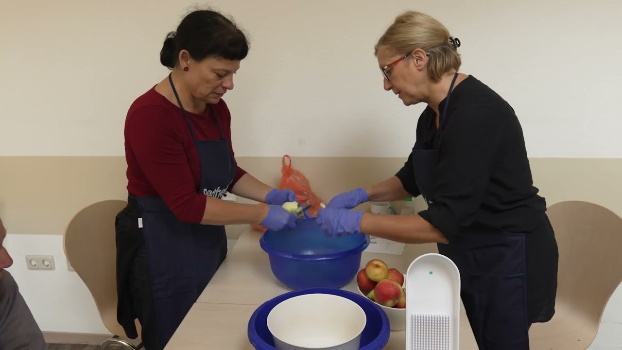 Eine Hand voll Erde_Folge6_Apfelernte und -verarbeitung
