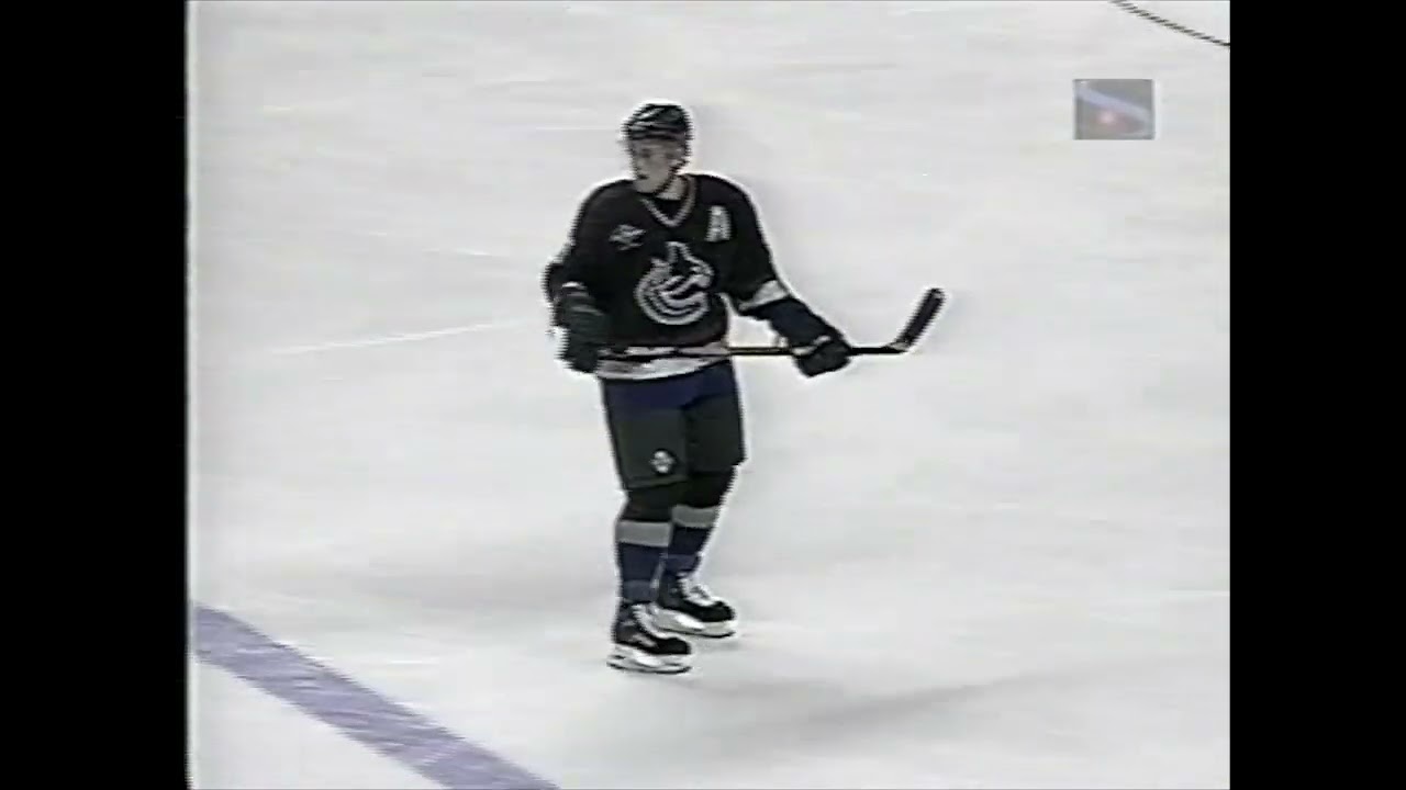 Throwback: Pavel Bure Penalty Shot Goal vs Sharks (Nov. 12, 1997) (SpCh-CA)