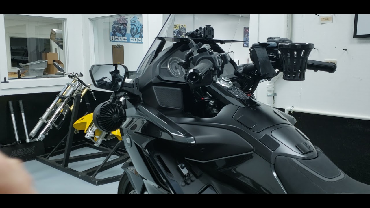 Sedici Como T2 Tank Bag (NICE!) & Magnetic Mounting Kit by Max McAllister from Traxxion Dynamics