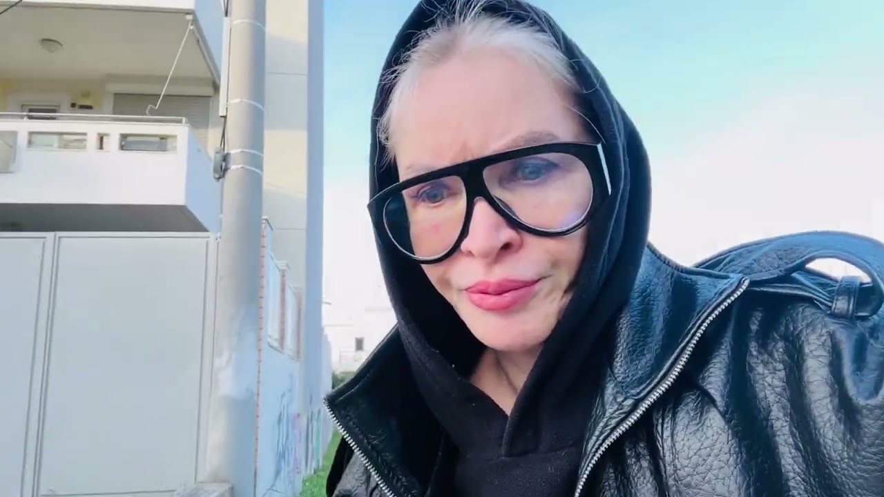 ✔️Деменция и Мы. Калимера!☀️У мамы по дороге ногу свело.