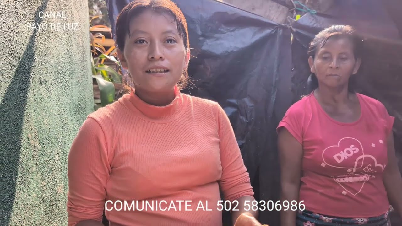 Vea como la hija asesora a la madre en la cocina! Se llevan muy bien! Prepararon algo rico! Me….
