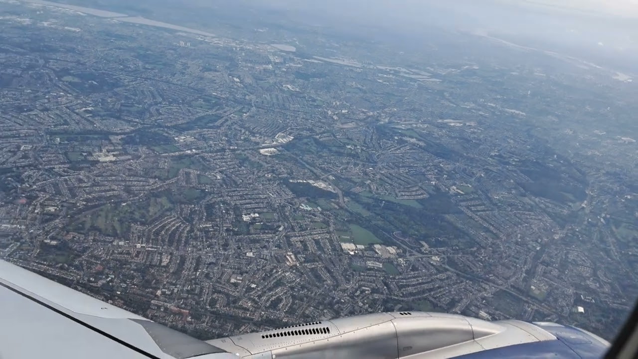 London Heathrow Airport. The final approach and landing.